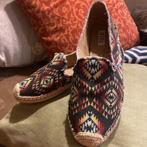 🔥 MYRA HUE ESPADRILLES Slip On Shoes S-4866 Women’s Size 9 Canvas Aztec Design